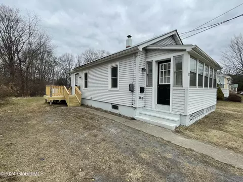 17 Thomas Ave, Hudson Falls, NY 12839