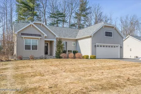 17 Craw Ln, Gansevoort, NY 12831