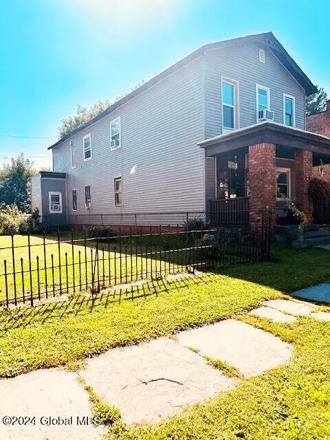 554 5th Ave, Troy, NY 12182