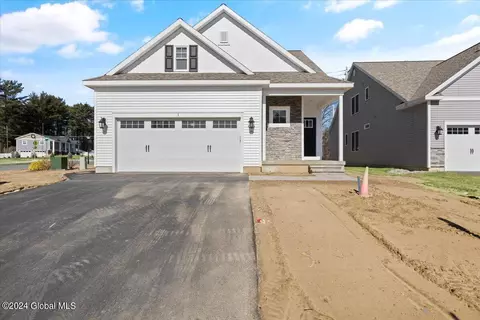 1 Bradley Cir, Halfmoon, NY 12065