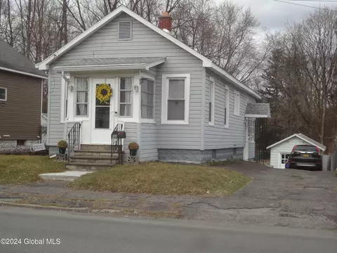 81 Cuthbert St, Scotia, NY 12302