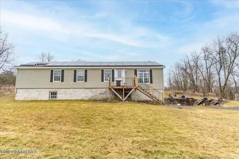 52 Stove Pipe Rd, Voorheesville, NY 12186