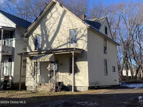 7 Baker St, Johnstown, NY 12095