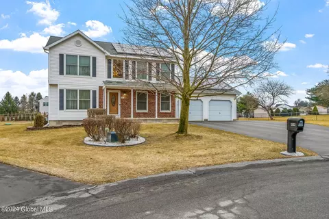 404 Glenmist Ct, Schenectady, NY 12306