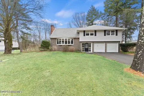 105 W Stephens Ln, Glenville, NY 12302