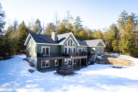 17 Kingsley Ln, Chester, NY 12817