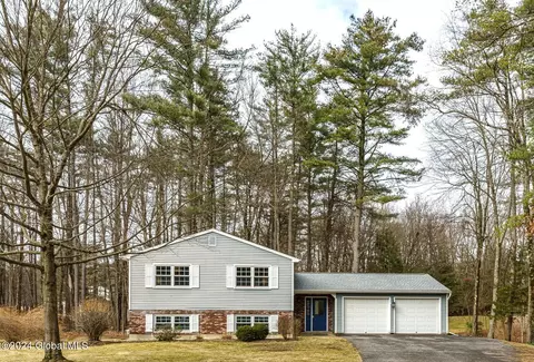 12 Dutchess Ct, Saratoga Springs, NY 12866