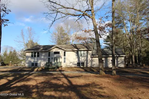 17 Lyttle Ln, Greenwich, NY 12834