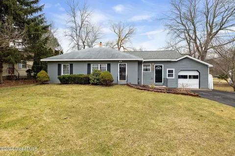 210 Hetcheltown Rd, Schenectady, NY 12302