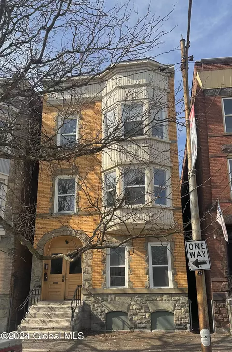 327 3rd St, Troy, NY 12180