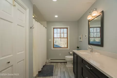 Bath - 1341 Partridge Dr, Castleton On Hudson, NY 12033 photo 8 of 10