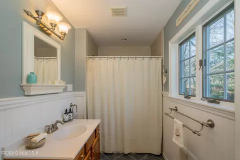 Bath - 1341 Partridge Dr, Castleton On Hudson, NY 12033 photo 5 of 10