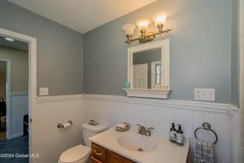 Bath - 1341 Partridge Dr, Castleton On Hudson, NY 12033 photo 6 of 10