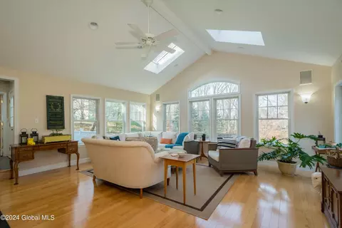 Living - 1341 Partridge Dr, Castleton On Hudson, NY 12033 photo 11 of 17