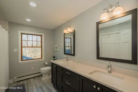Bath - 1341 Partridge Dr, Castleton On Hudson, NY 12033 photo 7 of 10