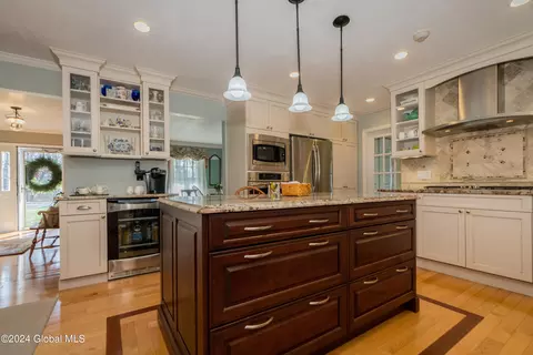 Kitchen - 1341 Partridge Dr, Castleton On Hudson, NY 12033 photo 4 of 8