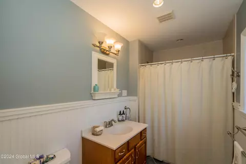 Bath - 1341 Partridge Dr, Castleton On Hudson, NY 12033 photo 10 of 10