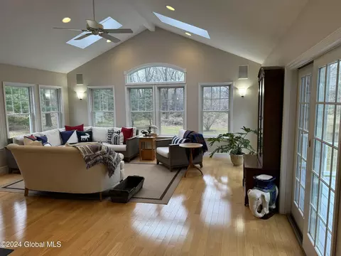 Living - 1341 Partridge Dr, Castleton On Hudson, NY 12033 photo 3 of 17