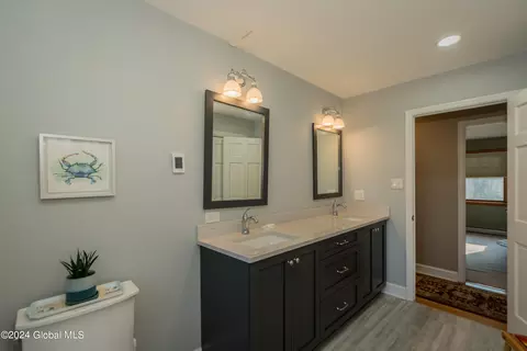 Bath - 1341 Partridge Dr, Castleton On Hudson, NY 12033 photo 4 of 10