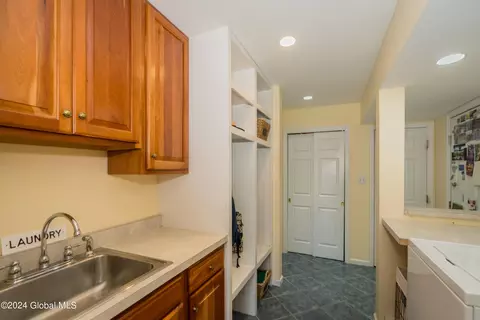 Kitchen - 1341 Partridge Dr, Castleton On Hudson, NY 12033 photo 6 of 8