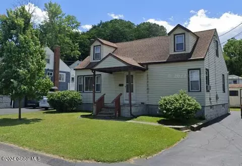 4 Neptune St, Rensselaer, NY 12144