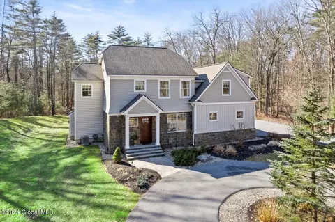 7 Summerfield Ln, Saratoga Springs, NY 12866