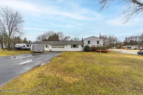 315 Schodack Dr, Schodack, NY 12033