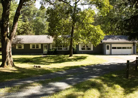 374 Mcclellan Rd, Nassau, NY 12123