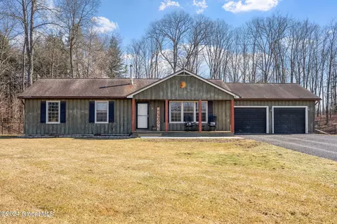 78 Farm Way, Fort Edward, NY 12828