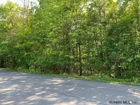 12 Alcove Road # l11, Coeymans Hollow, NY 12046