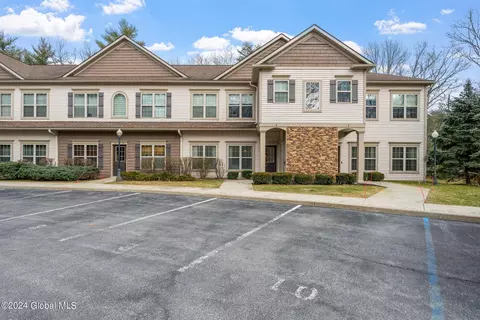 7 Lancaster Pl, Ballston Spa, NY 12020