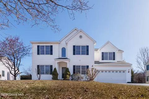 3 Annabel Pl, Clifton Park, NY 12065