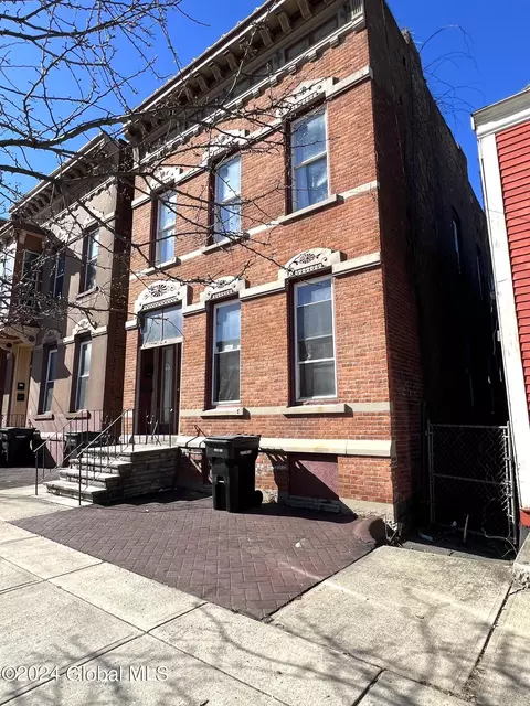 549 1st St, Troy, NY 12180