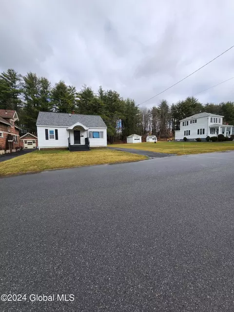 88 Evelyn Ave, Amsterdam, NY 12010