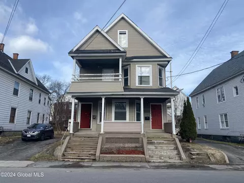 31 Bunn St, Amsterdam, NY 12010