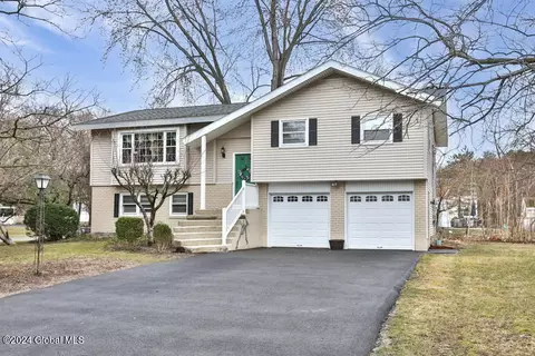 34 Patroon Pl, Loudonville, NY 12211