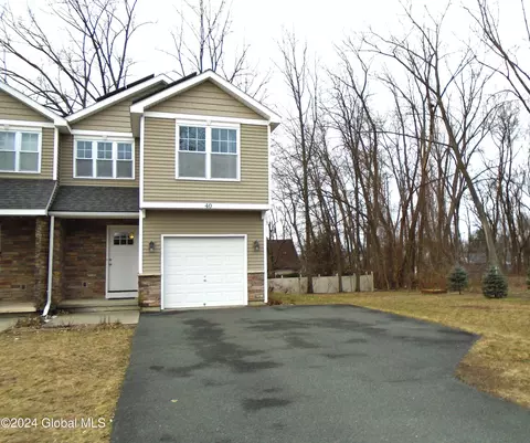 40 Carroll Hill Ct, Troy, NY 12180