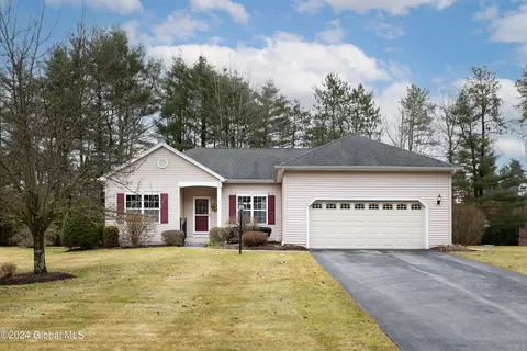 5 Hawthorn Dr, Moreau, NY 12828