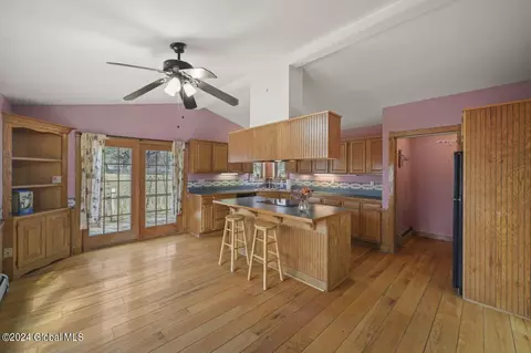 Kitchen - 2001 New Scotland Rd, Slingerlands, NY 12159 photo 3 of 6