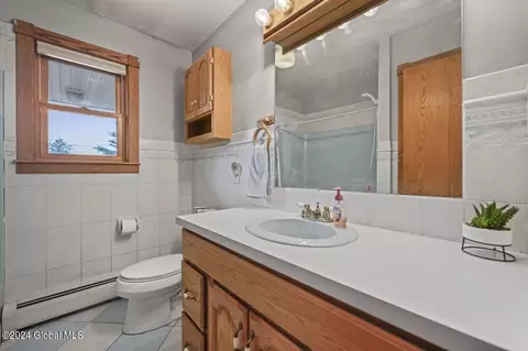 Bath - 2001 New Scotland Rd, Slingerlands, NY 12159 photo 1 of 4