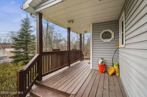 Exterior - 2001 New Scotland Rd, Slingerlands, NY 12159 photo 4 of 15