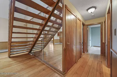 Entry Way - 2001 New Scotland Rd, Slingerlands, NY 12159 photo 8 of 10