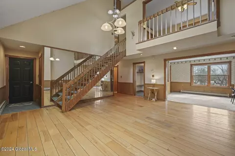 Entry Way - 2001 New Scotland Rd, Slingerlands, NY 12159 photo 7 of 10