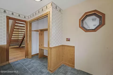 Entry Way - 2001 New Scotland Rd, Slingerlands, NY 12159 photo 2 of 10