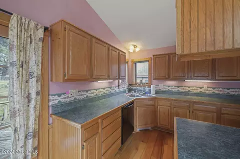 Kitchen - 2001 New Scotland Rd, Slingerlands, NY 12159 photo 4 of 6