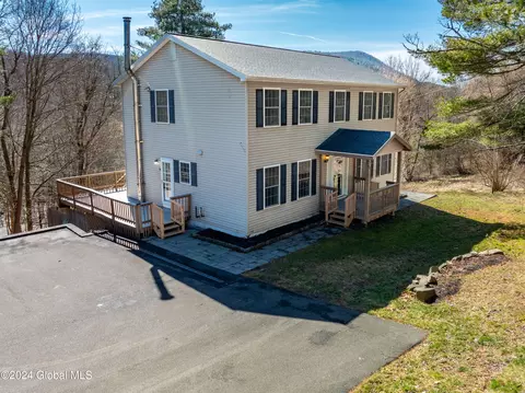 19 Brunswick Sportsman Club Rd, Cropseyville, NY 12052