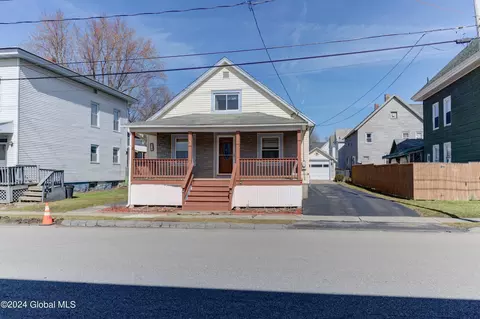 17 Crescendoe Rd, Johnstown, NY 12095