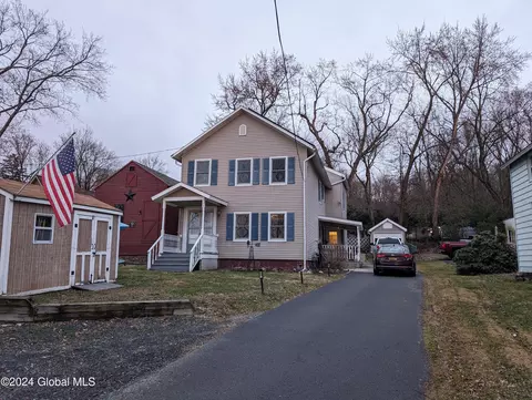 813 7th Ave, Troy, NY 12182