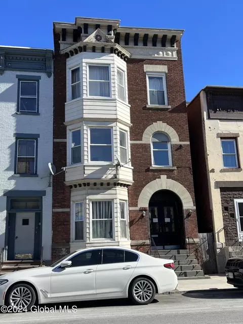 326 4th St, Troy, NY 12180