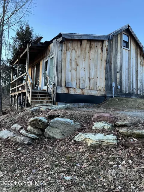 189 Hills Pond Rd, Whitehall, NY 12837